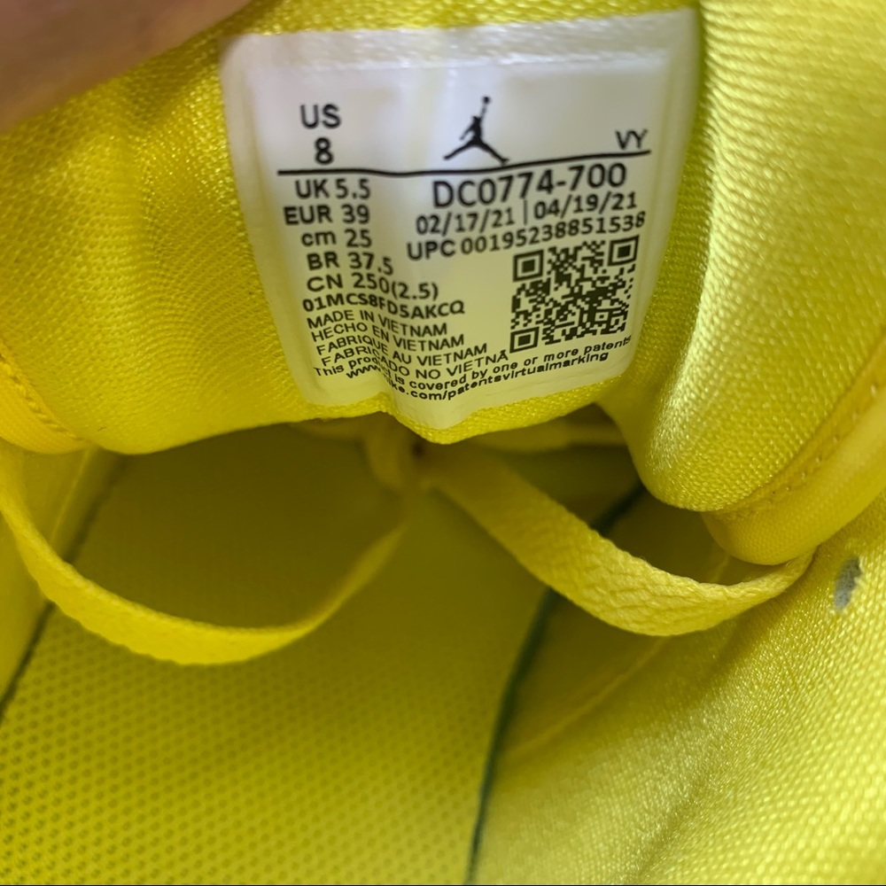 Jordan 1 Low Yellow Strike - Picture 9 of 10
